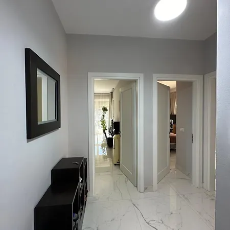 Tirana Apartment Apartman *